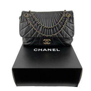 CHANEL Wave Quilted Black Calfskin Leather Maxi Flap  Gold-tone Shoulder Bag